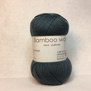 Bamboo wool färg 4220 mörk petrol hjertegarn mjukt och skönt antiseptiskt sockgarn hjertegarn garnaffär örebro handarbetsboden ö