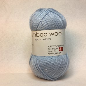 Bamboo wool färg 5105 ljusblå hjertegarn bambu ull sockgarn antiseptiskt mjukt handarbetsboden örebro garnbutik garner örebro st
