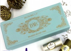 Collector box DMC i hårdpapp vintage samlarbox i blågrönt med guldtext handarbetsboden i örebro
