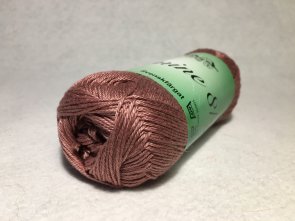 Jasmine 8/4 50 g färg 1305 mörk gammelrosa kinna textil virkgarn handarbetsboden i örebro