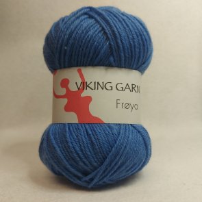 Fröya färg 0223 mellanblå sticka virka kroka garn yarn handarbete handarbeta handarbetsboden i örebro närke hantverk viking ull