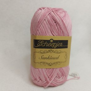 Sunkissed färg 009 Strawberry ice rosa bomull scheepjes sticka virka kroka garn yarn handarbete handarbeta handarbetsboden i öre